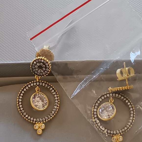 Neiman Marcus - Earrings - Picture 7 of 11